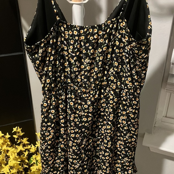 Floral Cut Out Romper - Picture 9 of 10